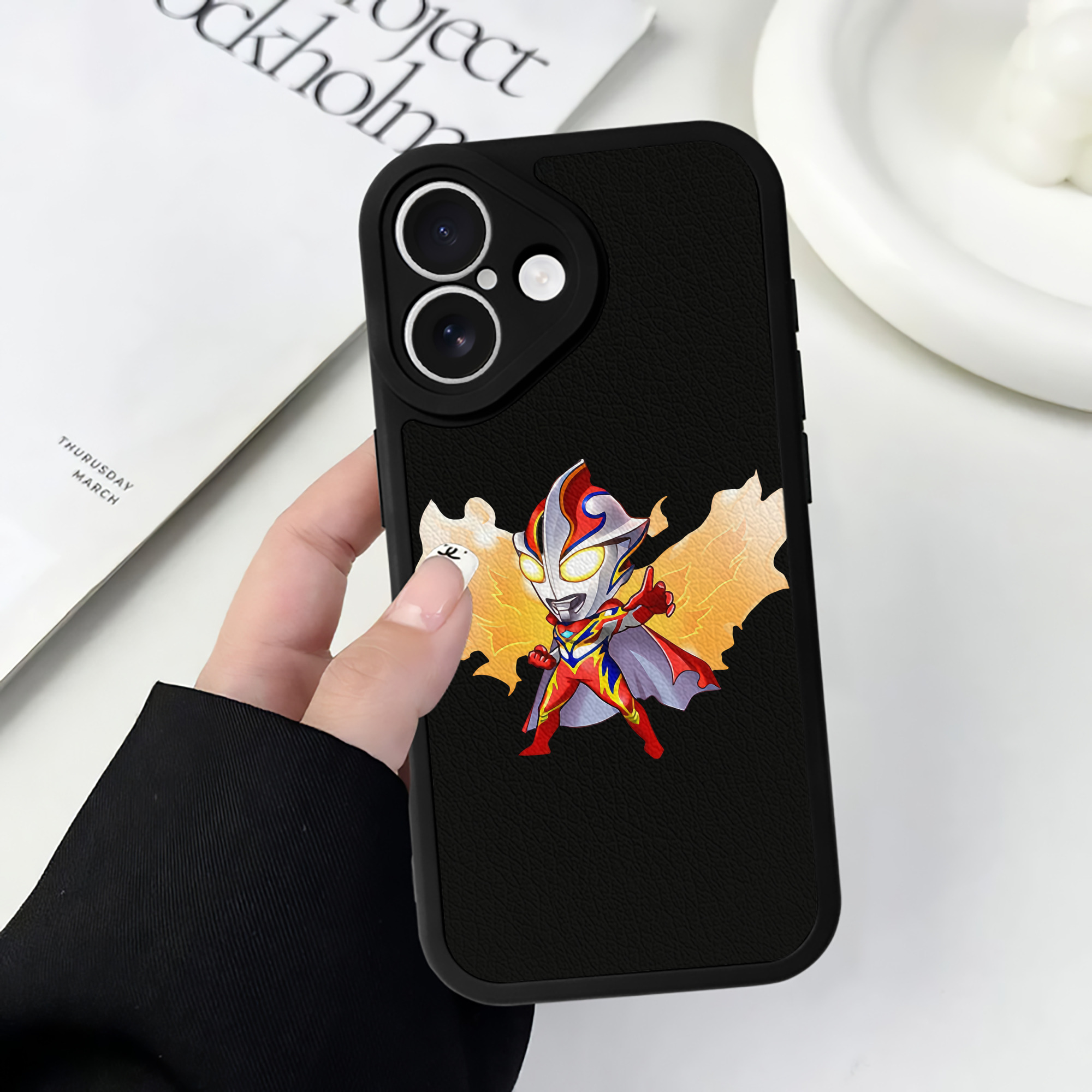 （画像用） ウルトラマン Ultraman 【iPhone 16シリーズ対応】シリコンスマホケース（レザー調） 材質：シリコン